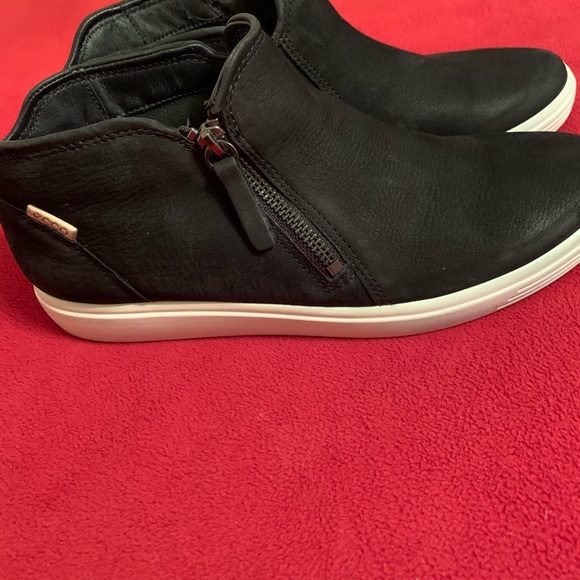 ecco low cut zip bootie